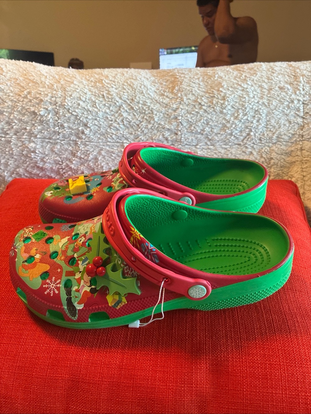 Disney Parks Christmas Crocs M10 W13Mickey & Friends 2023 Holiday Presents Red - Picture 4 of 10
